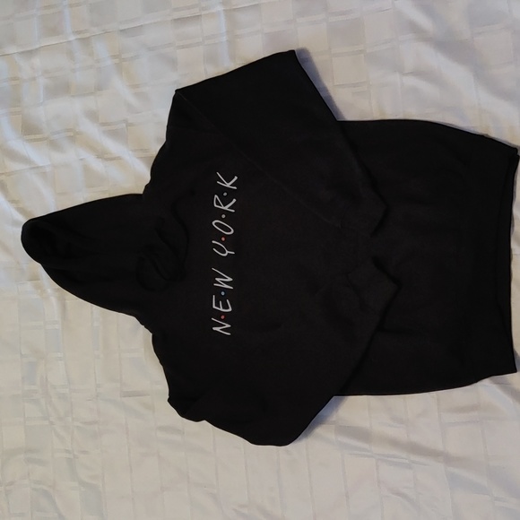 Friends New York Black Hoodie - Picture 1 of 8